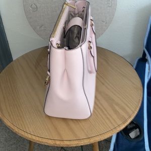 👛Pink Purse👛 MARKDOWN TODAY ONLY!!!!!